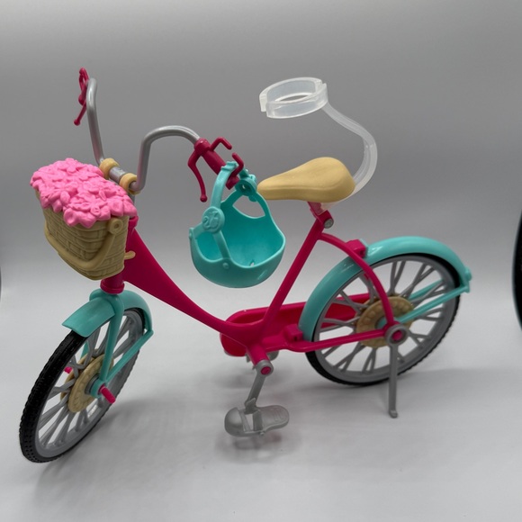 Four Barbie Play-sets with Accessories - Picture 7 of 10